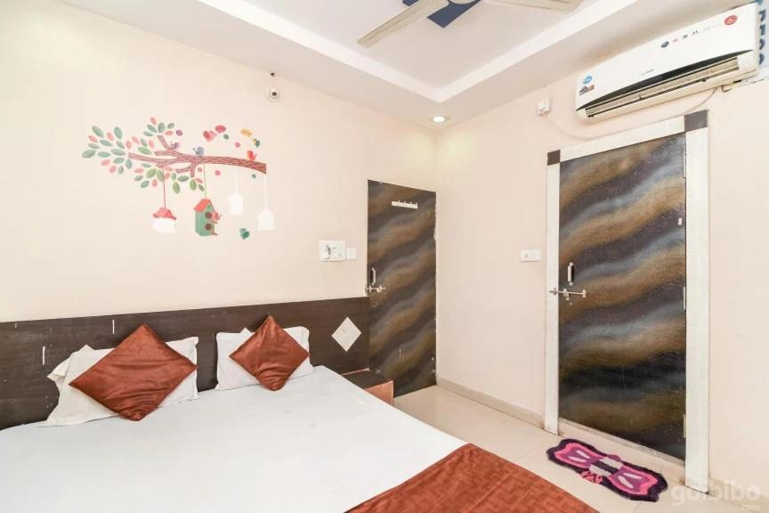 Hotel Rameshwaram Ujjain Esterno foto